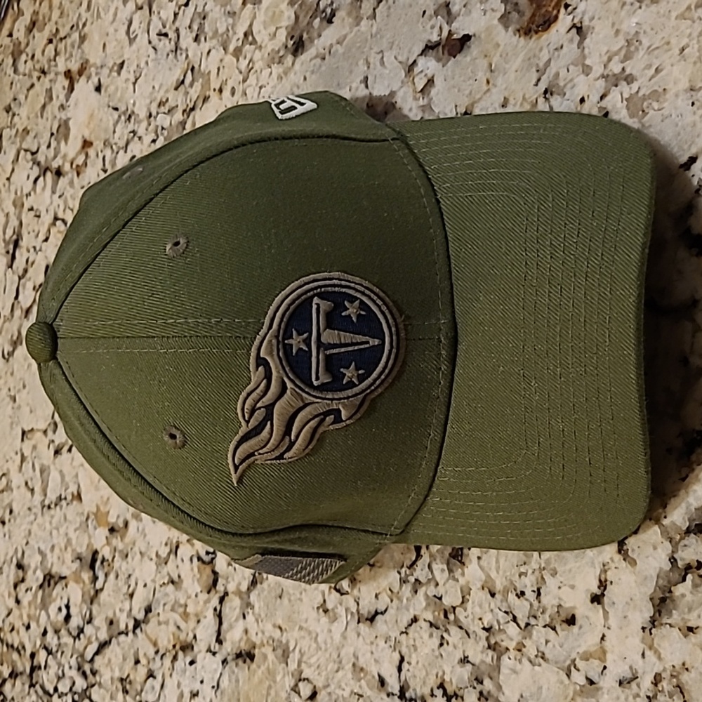 NWOT Tennessee Titans flexible hat. Military appreciation model